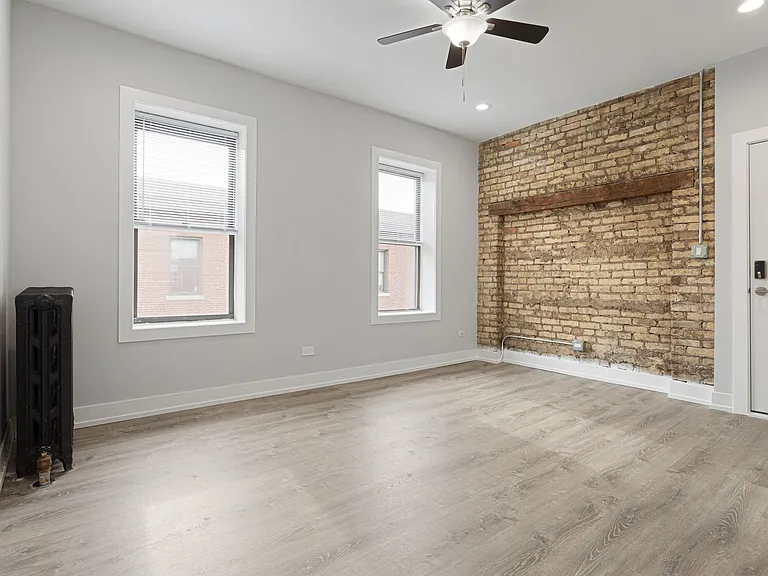 7417-27 N Clark St — Photo 12