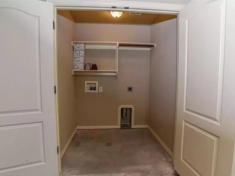 231 Carrington Ln — Photo 20