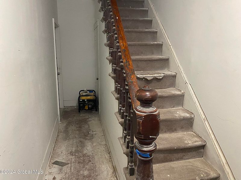 4th image of 34 Garfield Place