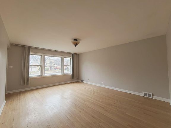 4th image of 216 Dodge Ave