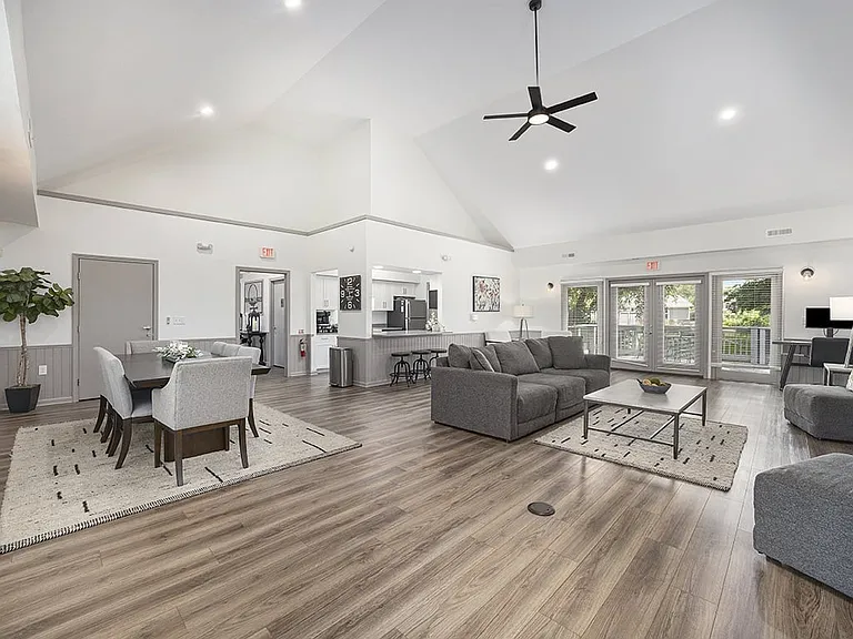 Byron Lakes Apartments — Photo 70