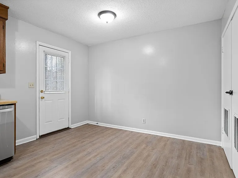 Darlene Dr - 140 — Photo 7