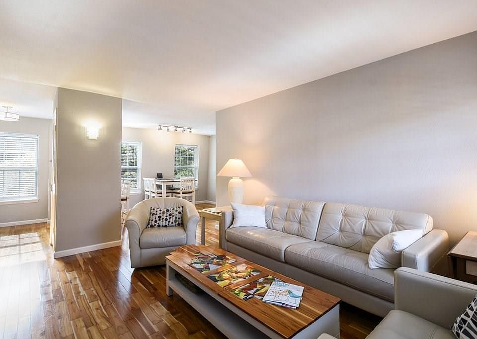 1st image of 300 Crockett St APT 223