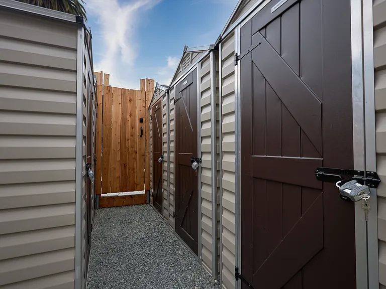 2929 S La Brea Ave — Photo 42