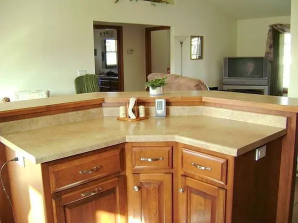 1830 Sunkist Rd, Oshkosh, WI 54904