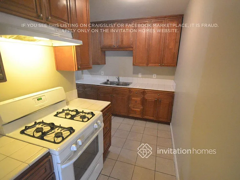 1017 W 73rd St — Photo 5