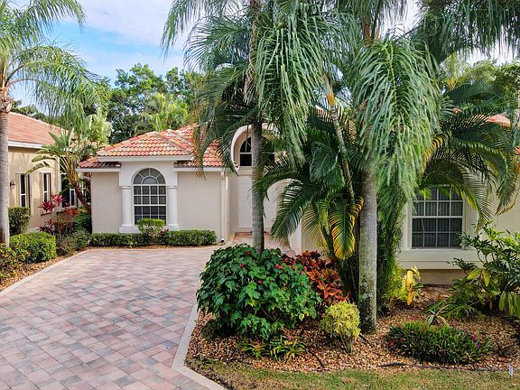 2nd image of 10834 Greenbriar Villa Dr