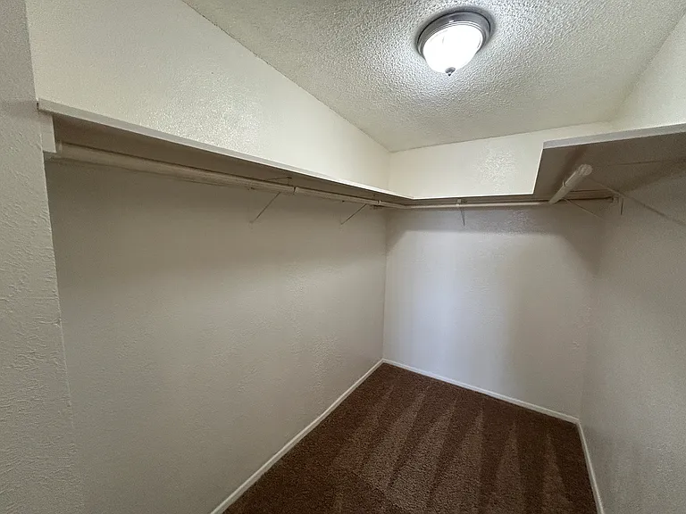 6 bed, 3.0 bath, 2269 sqft, $2,495 — Photo 28
