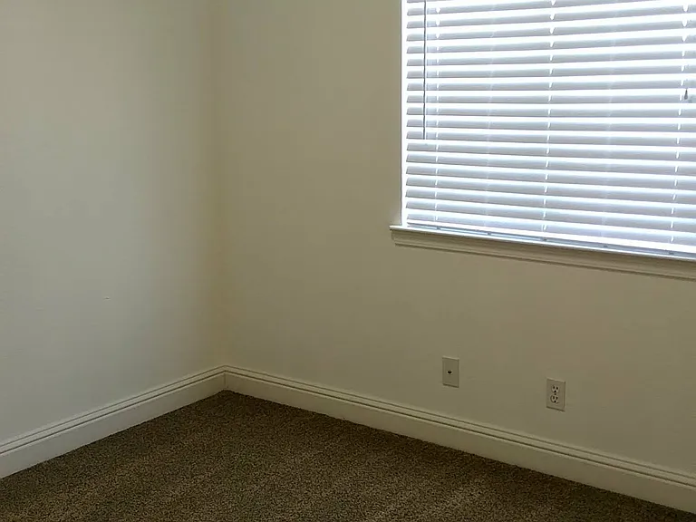 1305 Howard Ct — Photo 7