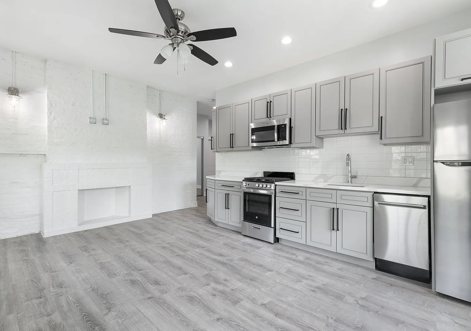 2 bed, 750 sqft, $2,600 — Photo 2