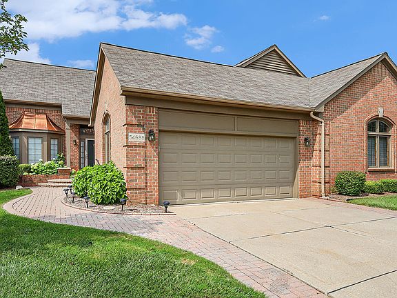 3rd image of 54688 Bellingham Dr