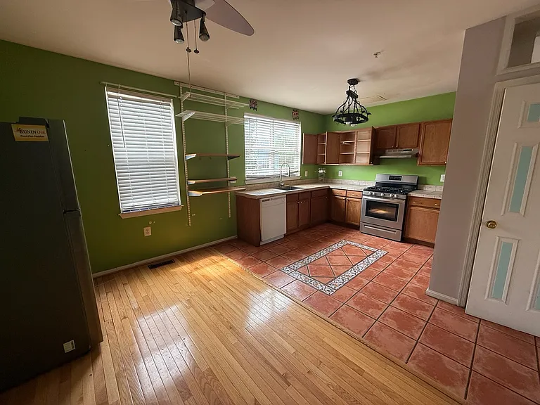 1822 Bruce Pl SE — Photo 3