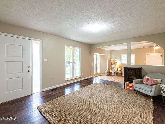 4th image of 5712 Outer Dr