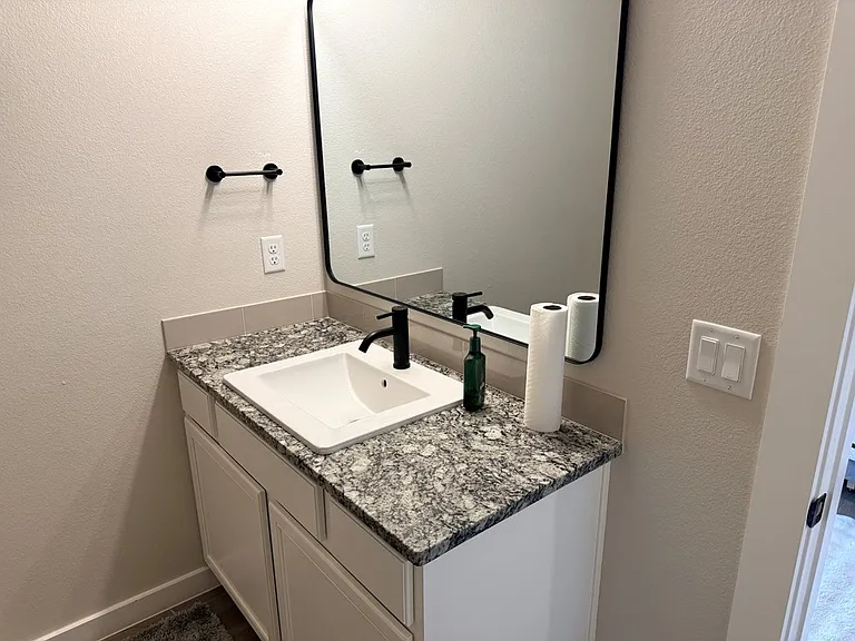 2808 Longfellow Rd — Photo 12