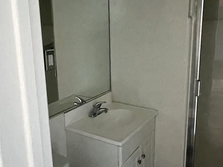 Hollywood Towers — Photo 13