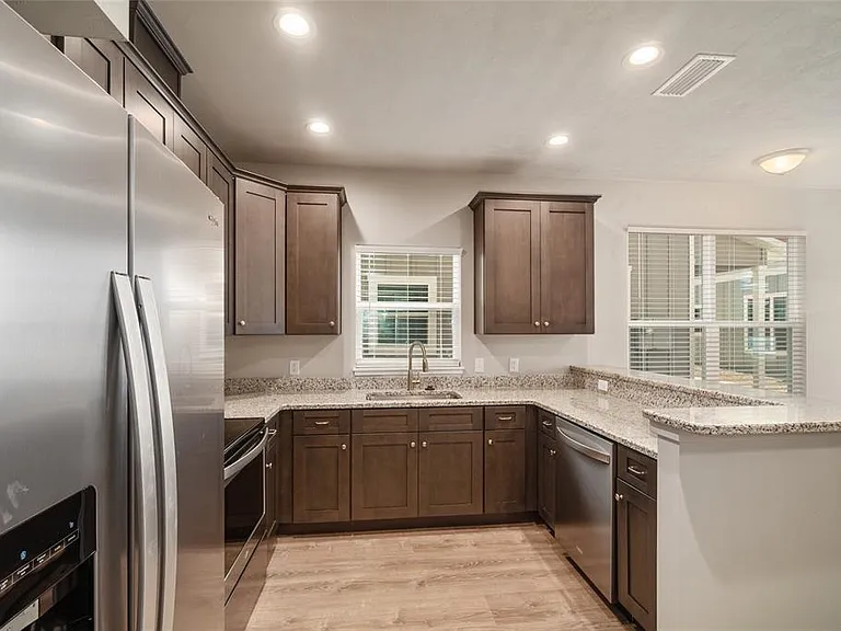 622 NW 3rd Ave #5 — Photo 4