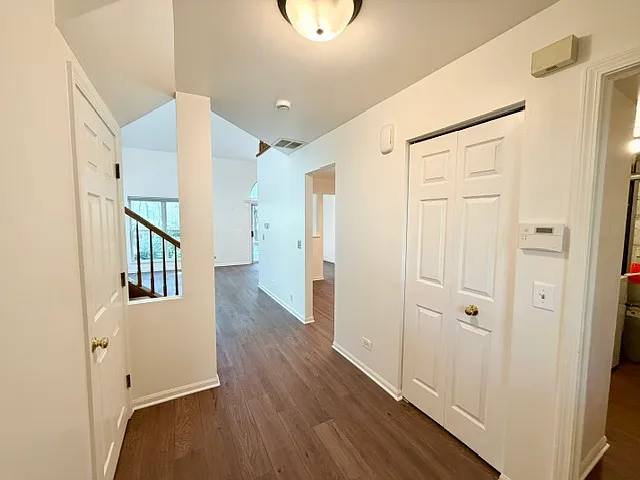 Building Photo - 801 N Shady Oaks Dr