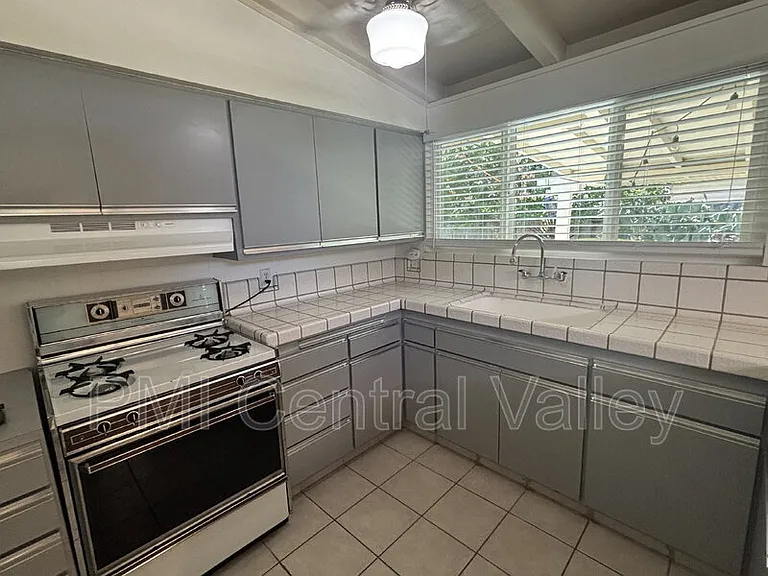 944 Bridgewood Way — Photo 13