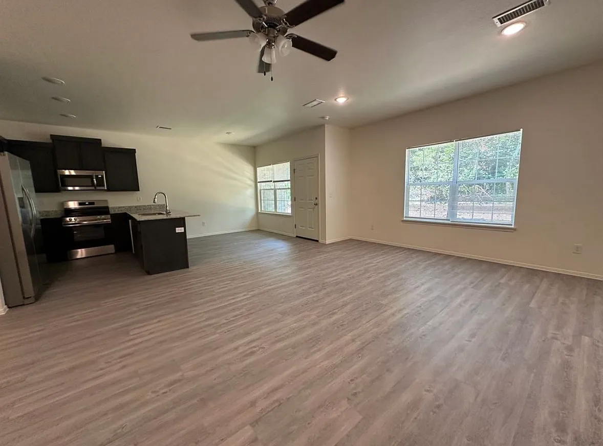 Building Photo - 1011 S Benchmark Ln #1