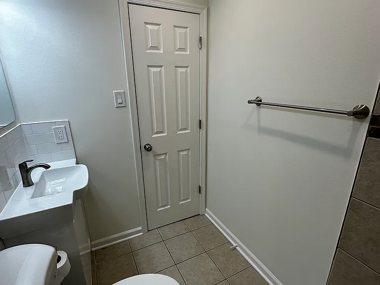 2711 Oakford St — Photo 18