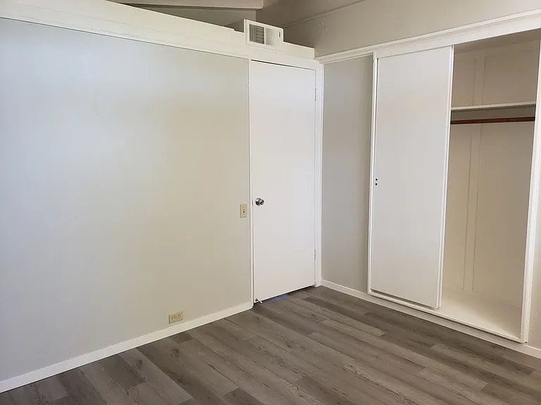 10400 Johnson Ave — Photo 9