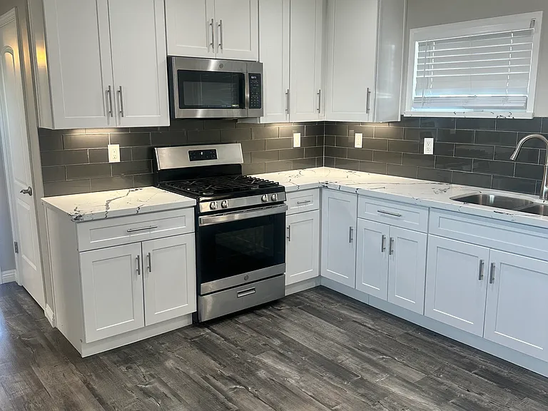 215 Eureka St #B — Photo 1
