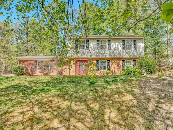 1336 Deer Run Dr, Vinton, VA 24179
