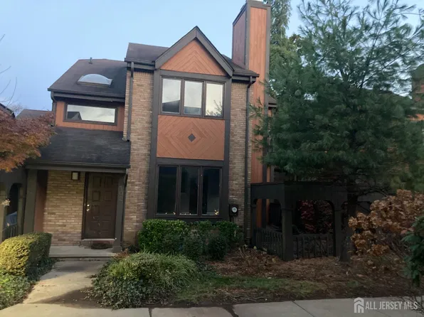 102 Riverbend Dr, North Brunswick, NJ 08902