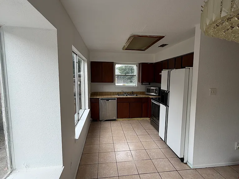 7607 Brookleaf Dr — Photo 5