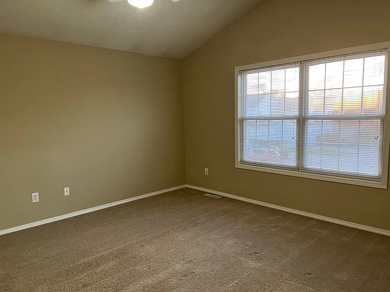 1034 Doral Dr — Photo 16