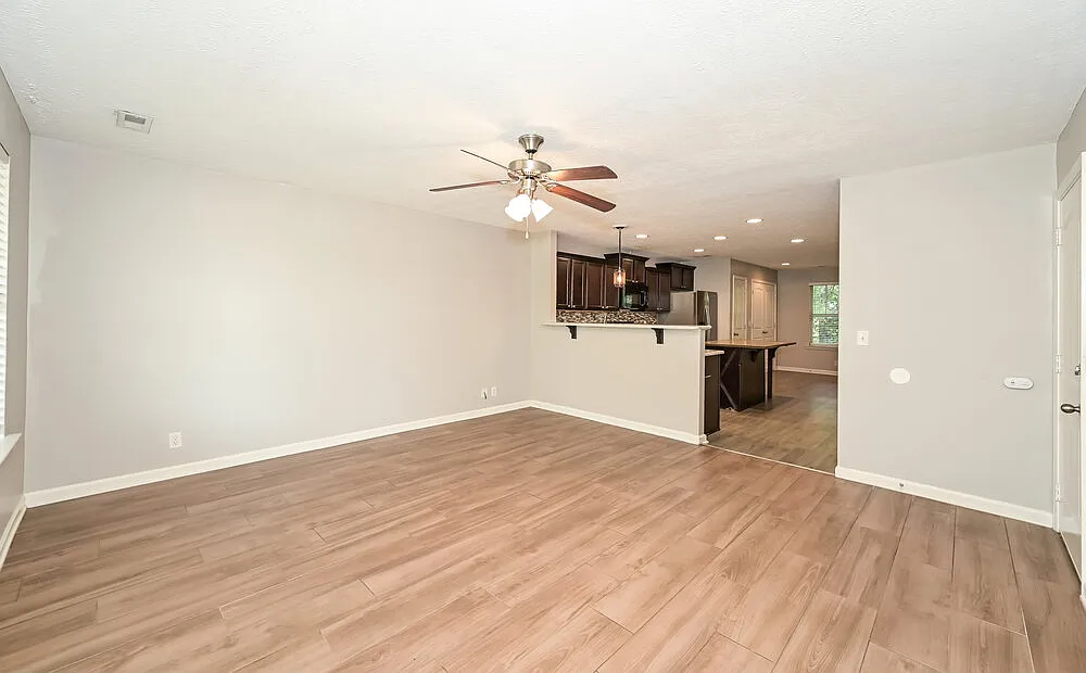 3 bed, 2.5 bath, 1352 sqft, $2,030 — Photo 4