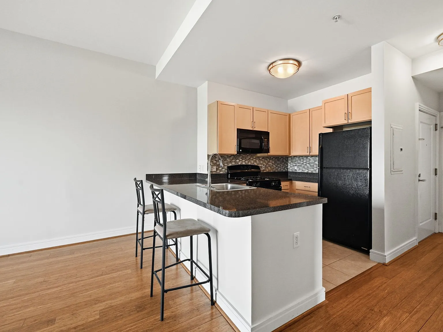 2 bed, 952 sqft, $2,800 — Photo 3