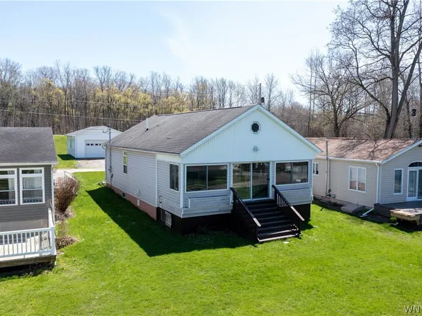 6663 Lakeshore Dr, Castile, NY 14427