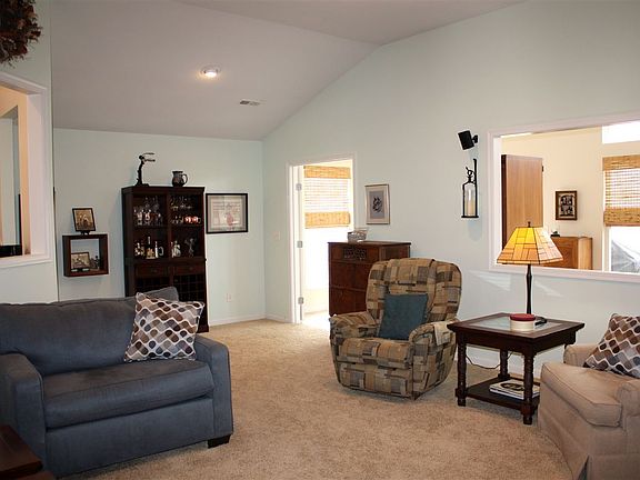 3rd image of 3929 Parkplace Dr