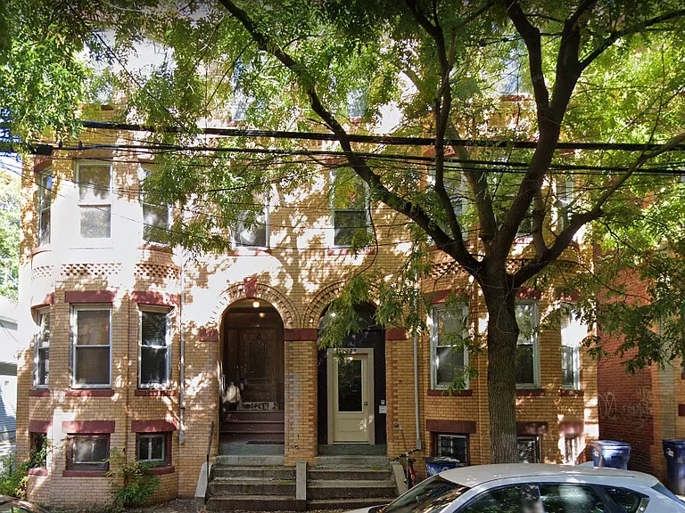Cedar St — Photo 12
