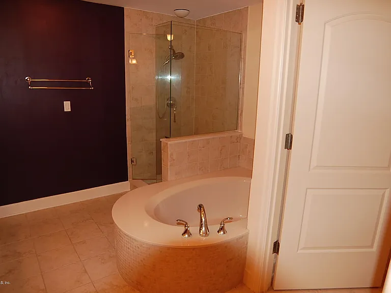 525 3rd St N #304 — Photo 27