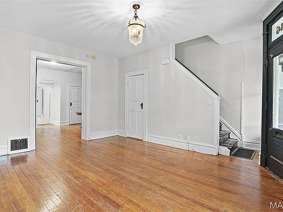 4th image of 4246 Botanical Ave
