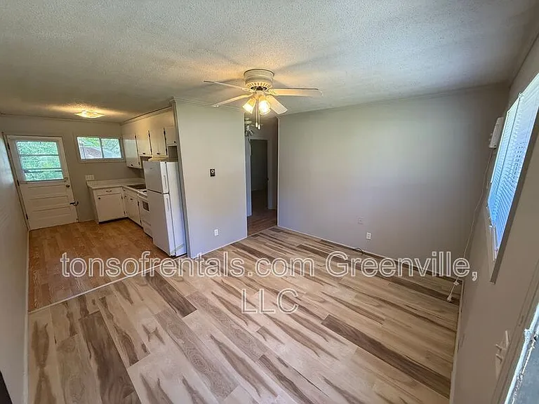 133 C Pleasant Dr — Photo 2