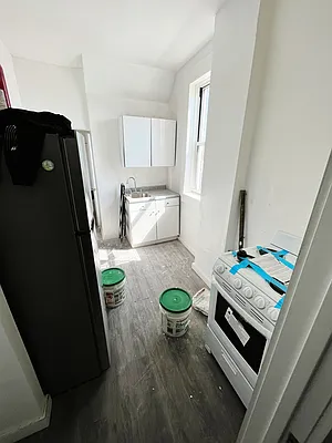 Rented by Gugenheim Realty LLC | media 9