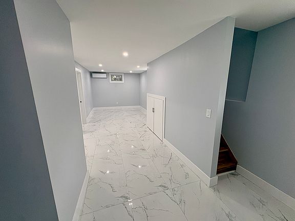 3rd image of 23 Belknap Ave Floor 1