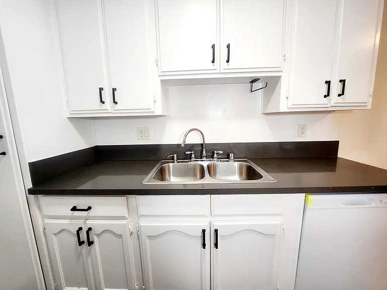 425 N Hobart Blvd — Photo 34