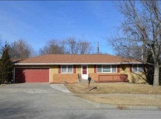 2881 SW College Ct, Topeka, KS 66611