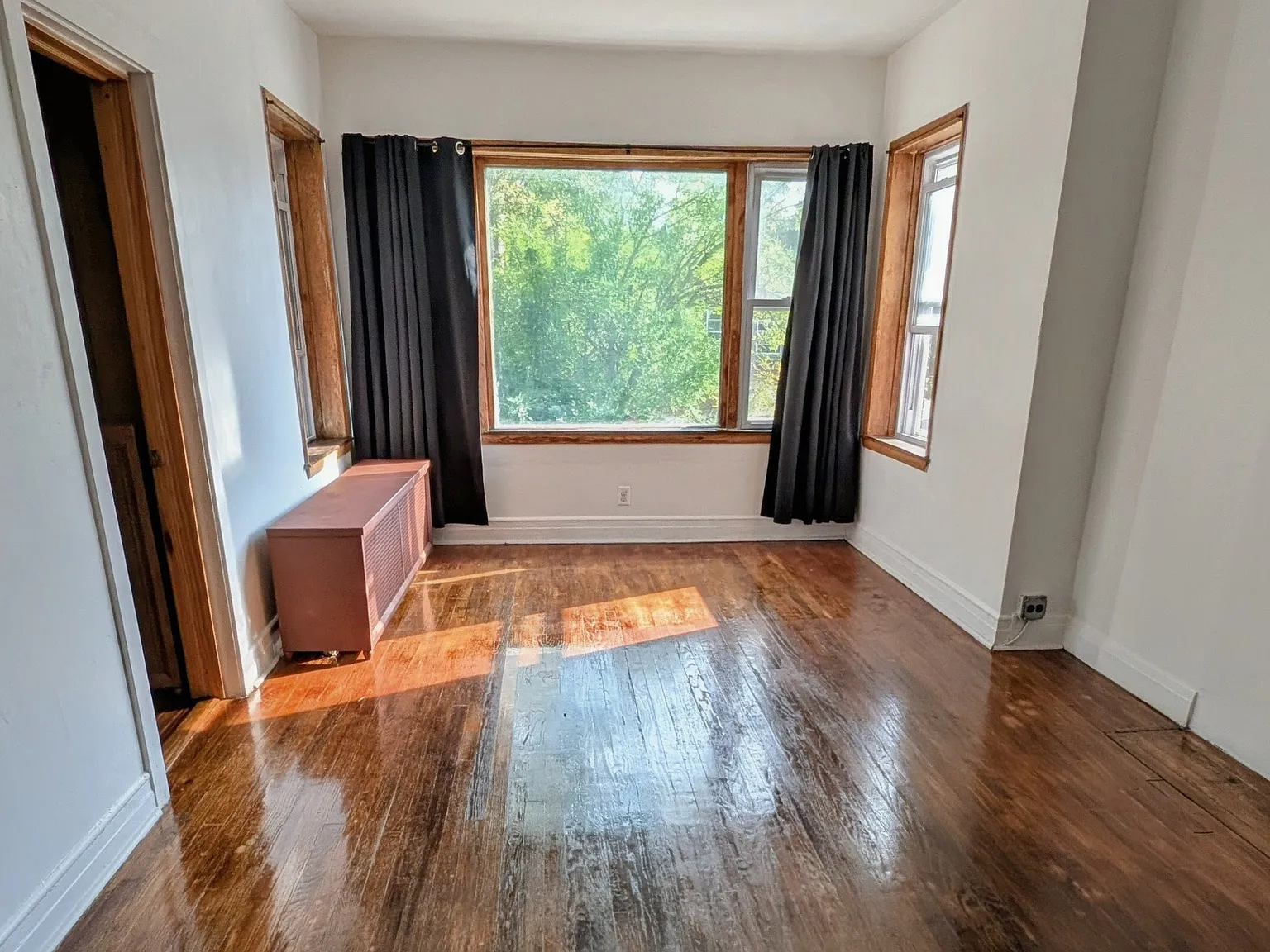 3 bed, 1000 sqft, $1,750 — Photo 2