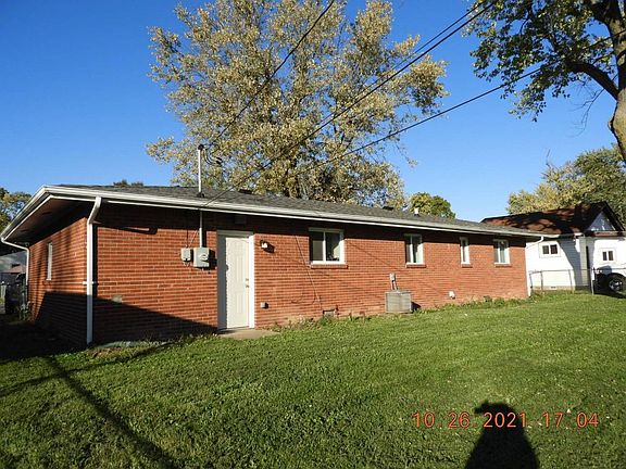 3rd image of 1211 Standish Ave