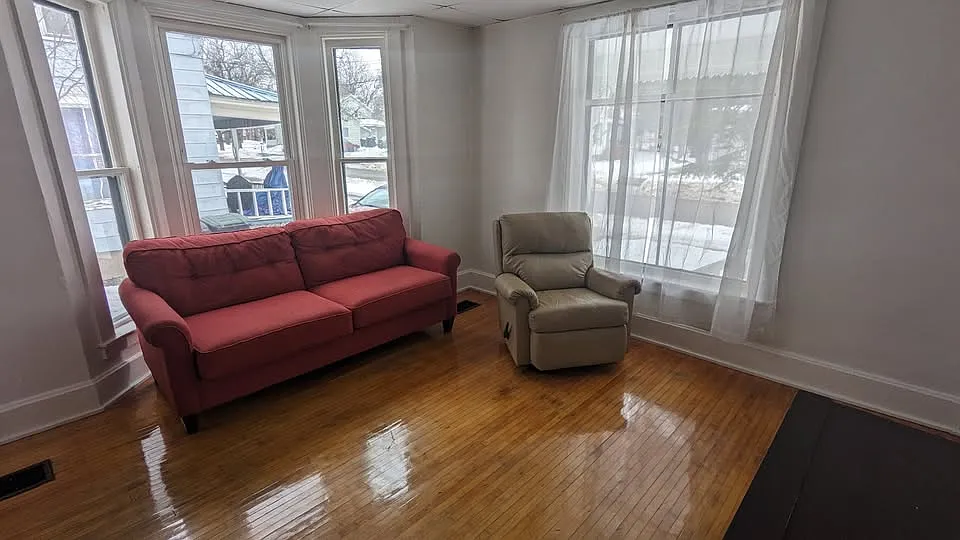 5 bed, 1707 sqft, $620 — Photo 2