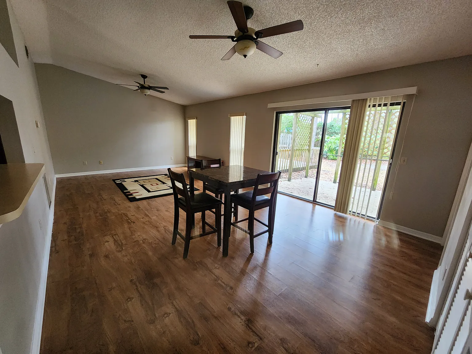 2 bed, 1023 sqft, $1,600 — Photo 4