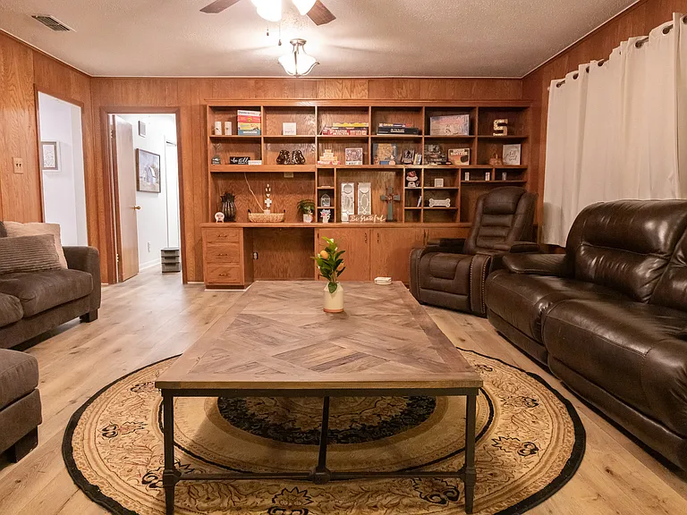 1715 Rodden Dr — Photo 10
