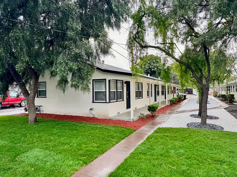 467 S Buena Vista Ave #17 — Photo 2
