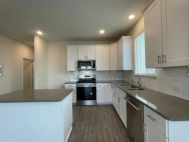 1009 Briarbush Ct — Photo 11