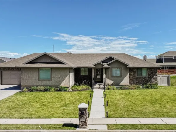 221 W 400 N, Hyde Park, UT 84318
